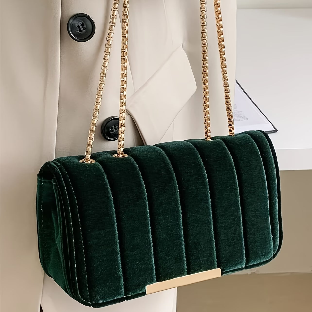 Elegant Crossbody Bag – Minimal Chain Shoulder Bag for Everyday Style